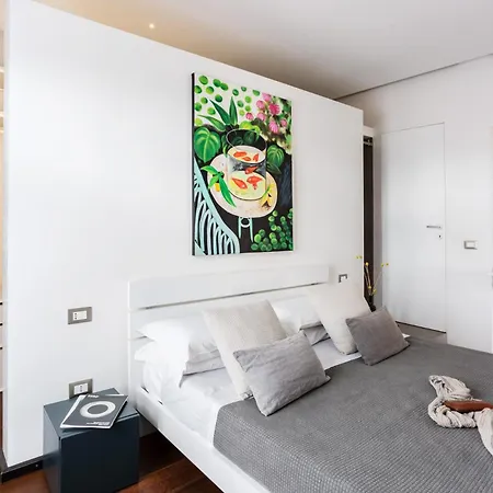 Stellar Design 2br Loft Next To Navigli & Duomo 밀라노